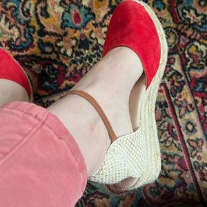 Women’s wedge espadrilles, with red suede upper, in excellent condition